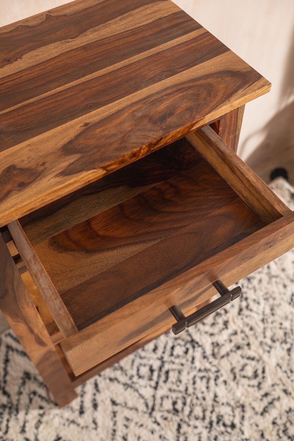 MYAKKA Mallani Side Table