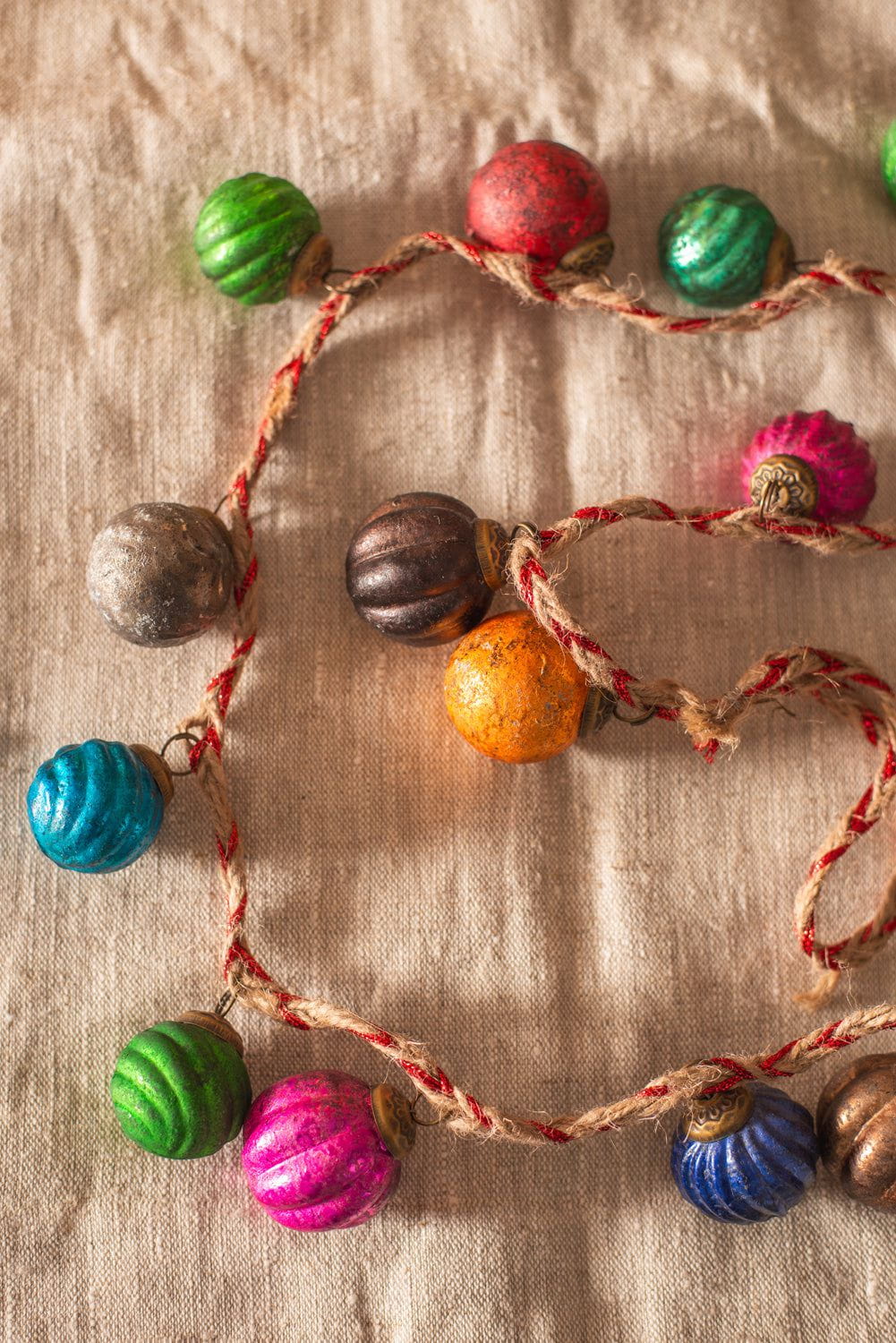 Ian Snow Ltd Garland with 20 Small Frosted Metallic Glass Baubles