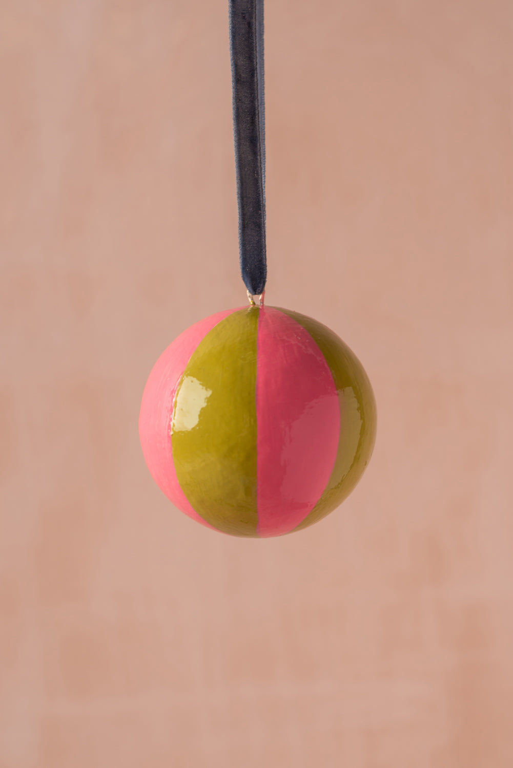 Ian Snow Ltd Oasis & Rose Beachball Bauble