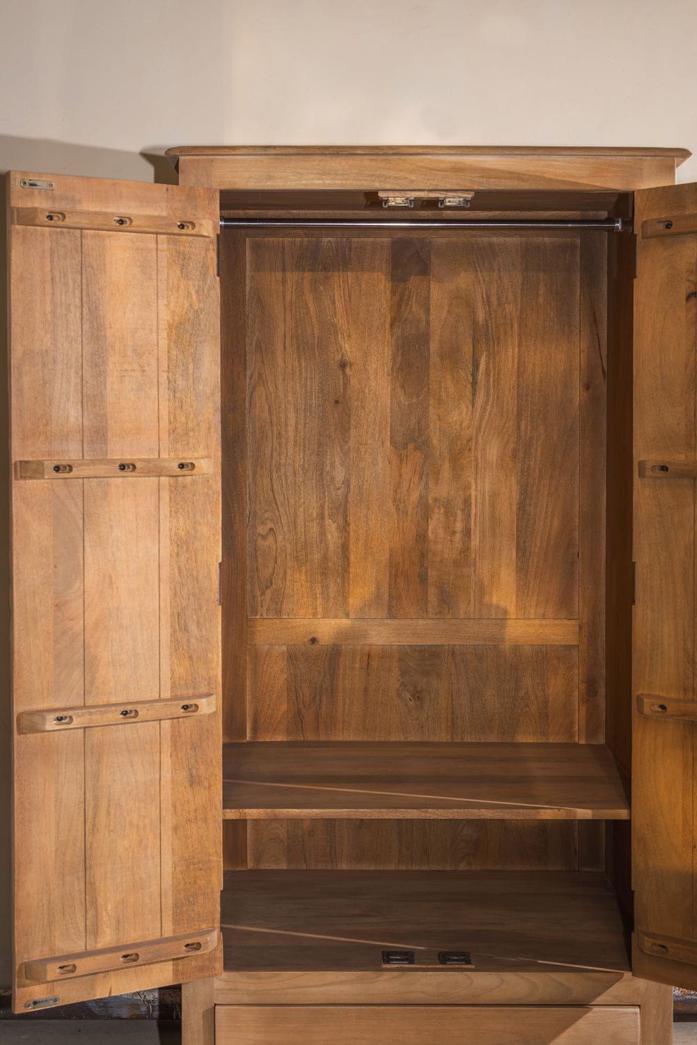 MYAKKA Vandara Wardrobe